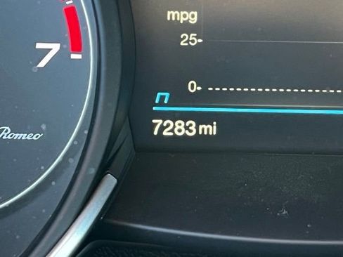 Used 2023 Alfa Romeo Stelvio Sprint image 27