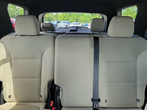 Used 2023 Chevrolet Traverse LS w/ Midnight/Sport Edition FWD image 15
