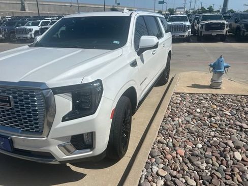 Used 2022 GMC Yukon XL Denali AWD/4WD image 2