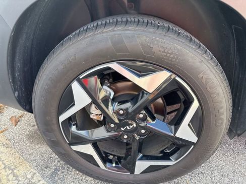 Used 2024 Kia Seltos EX image 5