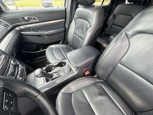 Used 2018 Ford Explorer XLT w/ Equipment Group 202A AWD/4WD image 23