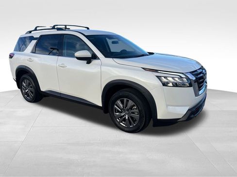 Used 2024 Nissan Pathfinder SV image 8