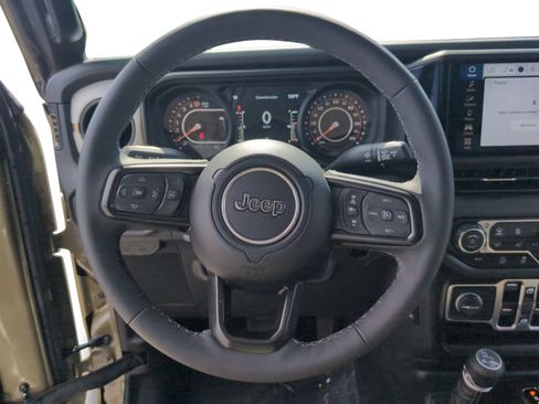 Used 2025 Jeep Gladiator Sport AWD/4WD image 13