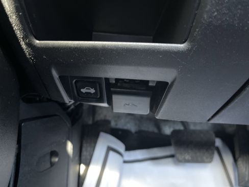 Used 2011 MAZDA MX-5 Miata Touring image 20