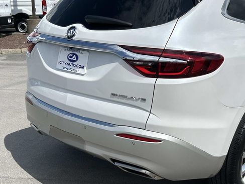 Used 2018 Buick Enclave Premium w/ Experience Buick Package FWD image 13