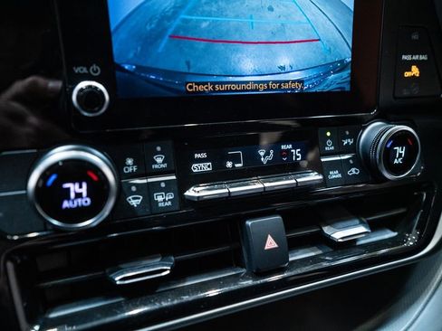 Certified 2023 Toyota Highlander LE image 27