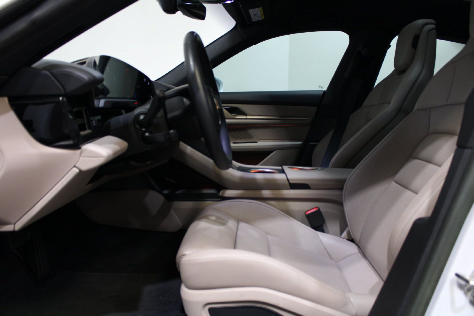 Used 2023 Porsche Taycan RWD image 18