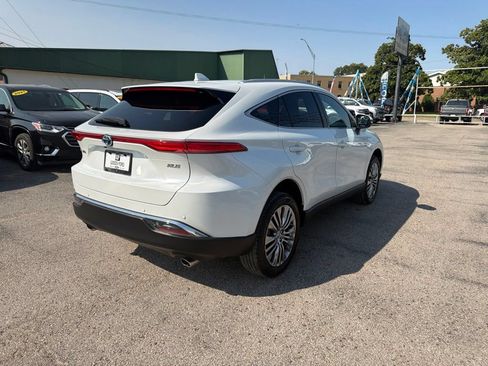 Used 2024 Toyota Venza XLE AWD/4WD image 9