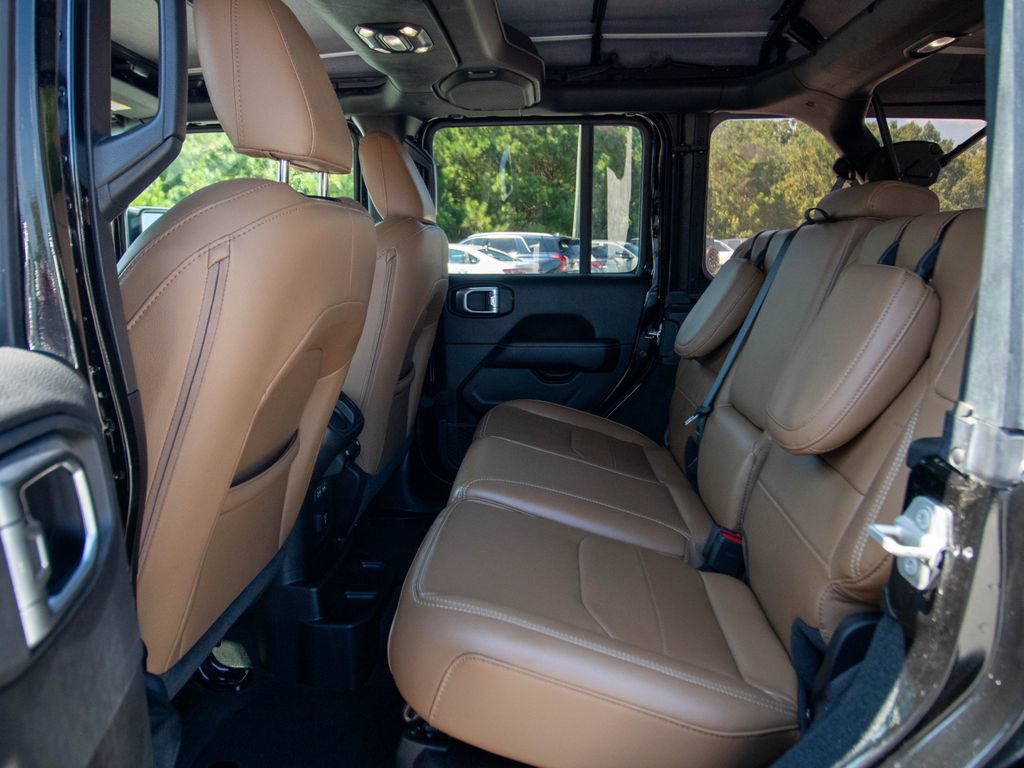 Used 2023 Jeep Wrangler Unlimited Sahara AWD/4WD image 9