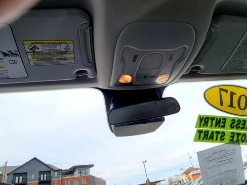 Used 2017 Jeep Renegade Latitude w/ Cold Weather Group image 11