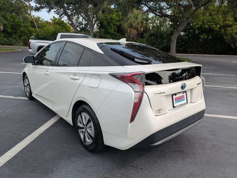 Used 2017 Toyota Prius Three FWD image 6