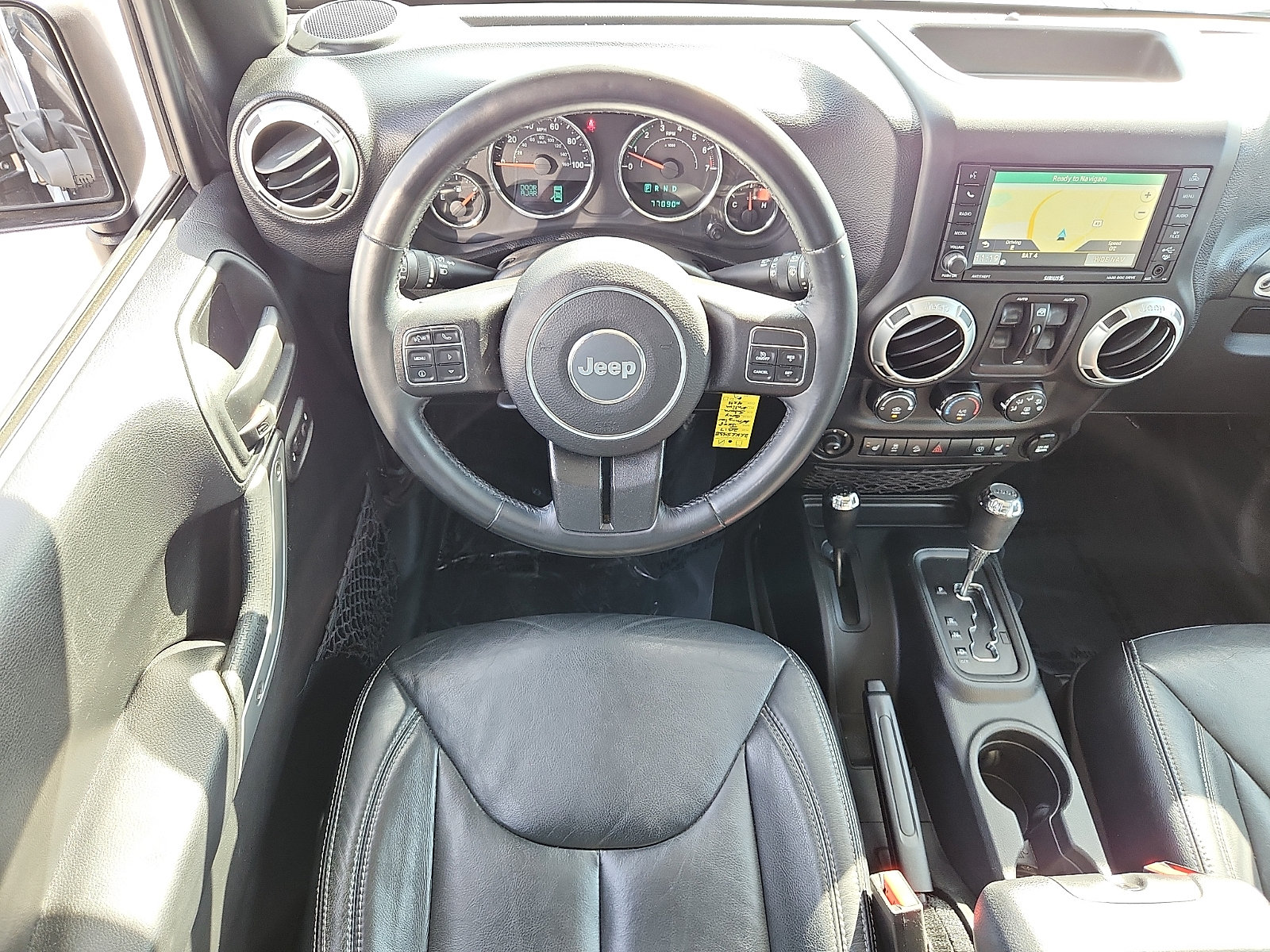 Used 2017 Jeep Wrangler Unlimited Sahara w/ Connectivity Group AWD/4WD image 11