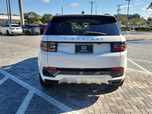 New 2025 Land Rover Discovery Sport S image 4