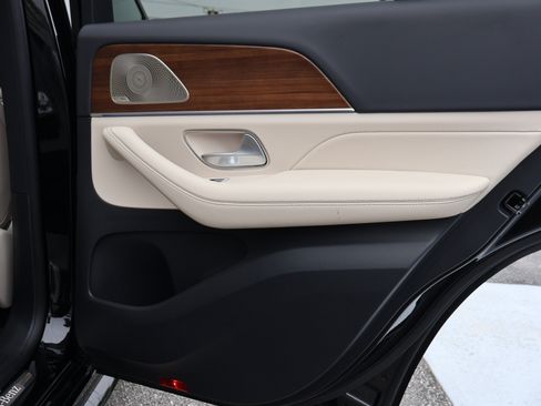 Certified 2025 Mercedes-Benz GLE 450 4MATIC image 24