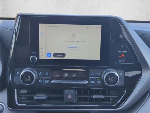 Used 2025 Toyota Highlander XLE FWD image 17