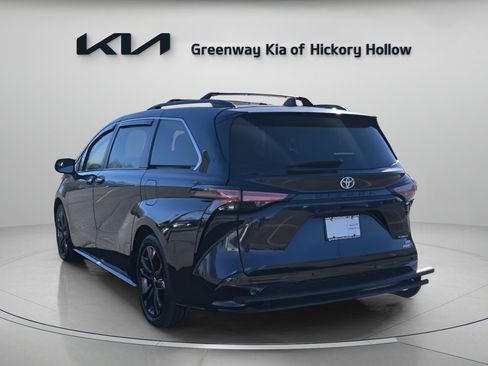 Used 2023 Toyota Sienna XSE image 5