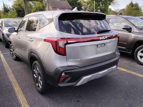 Used 2024 Kia Seltos LX AWD/4WD image 7