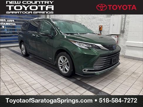 Used 2021 Toyota Sienna Limited image 1