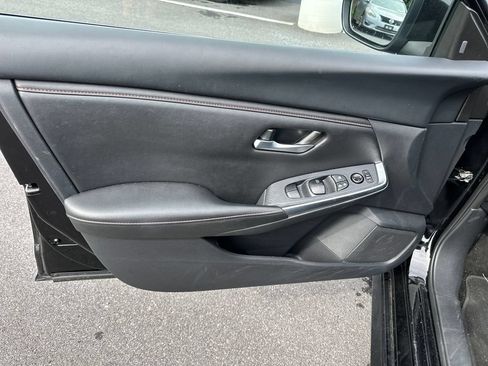 Used 2025 Nissan Sentra SR FWD image 11