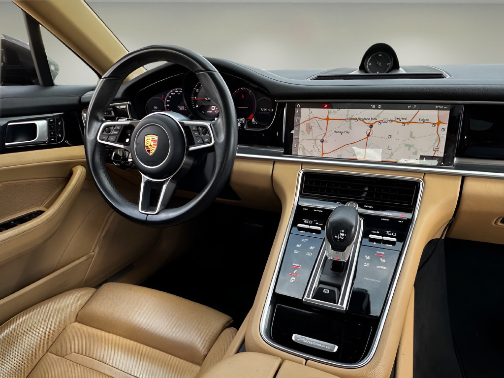 Used 2018 Porsche Panamera RWD image 6