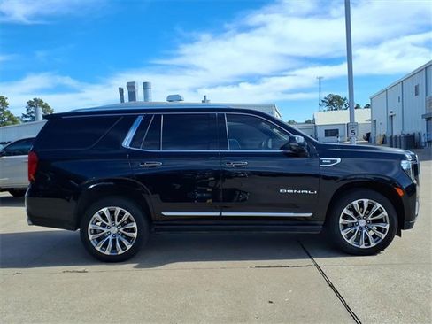 Used 2021 GMC Yukon Denali w/ Denali Premium Package image 4