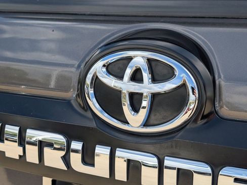 Used 2018 Toyota 4Runner TRD Off-Road Premium AWD/4WD image 13