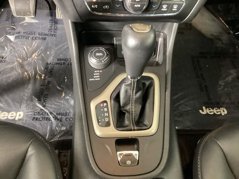 Used 2016 Jeep Cherokee Limited AWD/4WD image 26