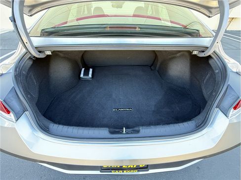Used 2024 Hyundai Elantra Blue FWD image 21