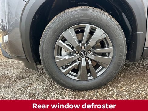 New 2025 Nissan Pathfinder SV image 11