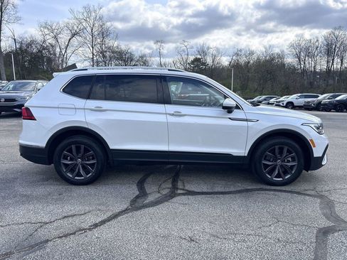 Certified 2023 Volkswagen Tiguan SE w/ Panoramic Sunroof Package FWD image 9