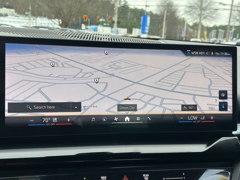 Used 2025 BMW i5 eDrive40i image 5