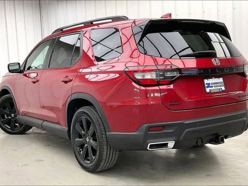 Certified 2025 Honda Pilot Black Edition image 11