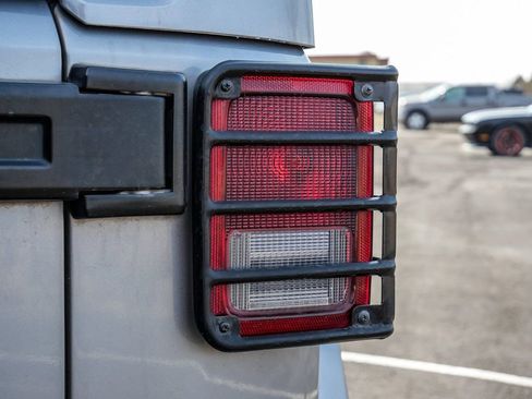 Used 2016 Jeep Wrangler Unlimited Sahara image 11