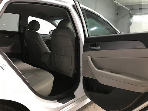 Used 2018 Hyundai Sonata SEL w/ Tech Package 02 FWD image 18