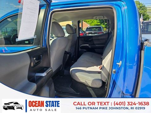 Used 2018 Toyota Tacoma SR5 AWD/4WD image 11