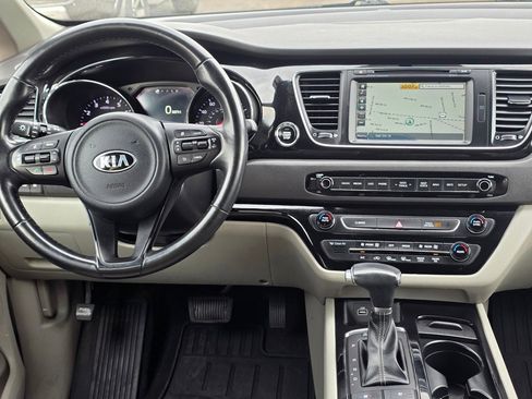 Used 2018 Kia Sedona SX image 12