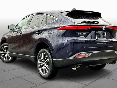 Used 2023 Toyota Venza LE image 10