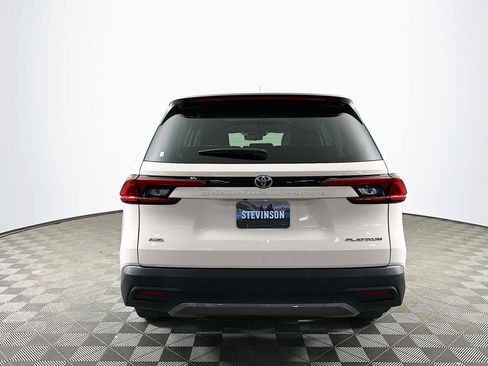 Used 2024 Toyota Grand Highlander AWD image 6