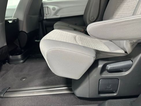 Used 2025 Toyota Sienna LE image 47