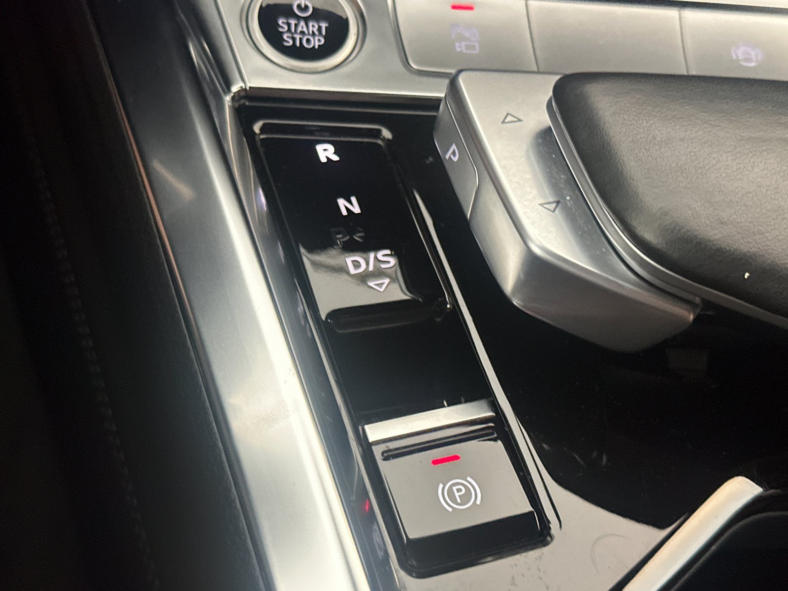 Used 2024 Audi Q8 e-tron Premium Plus w/ Premium Plus Package AWD/4WD image 20