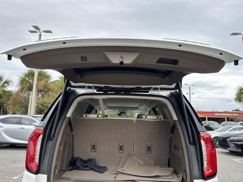 Used 2023 GMC Yukon Denali image 12