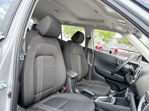 Used 2025 Hyundai Venue SEL FWD image 29