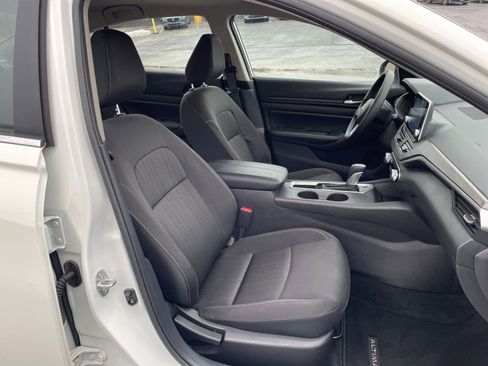Used 2025 Nissan Altima 2.5 SV image 35