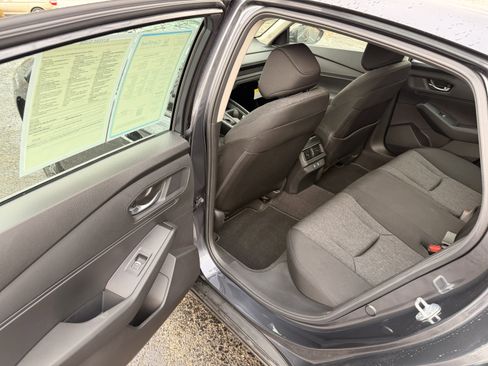 Used 2025 Honda Accord SE image 12