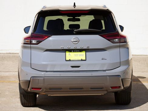 Used 2024 Nissan Rogue SL FWD image 45