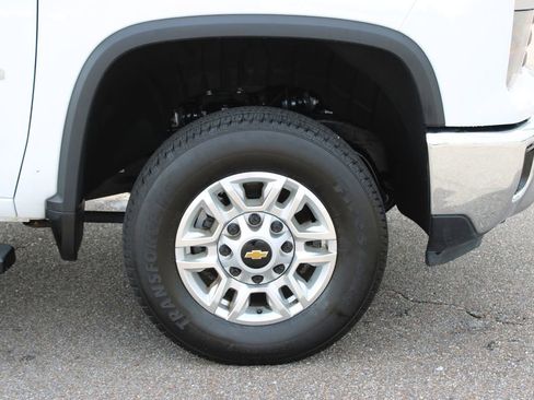 Used 2025 Chevrolet Silverado 2500 LT w/ Safety Package AWD/4WD image 5