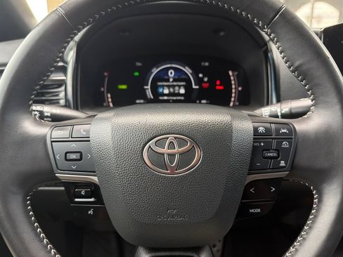 Used 2025 Toyota Camry SE w/ Convenience Package FWD image 24