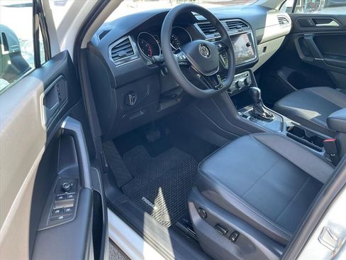 Used 2020 Volkswagen Tiguan SE FWD image 6