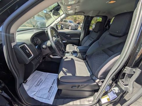 Used 2025 Nissan Frontier SV AWD/4WD image 25