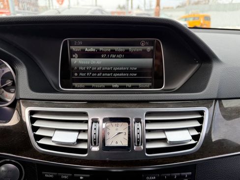 Used 2014 Mercedes-Benz E 350 4MATIC Sedan image 20